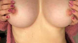 Big boob brunette masturbates on webcam
