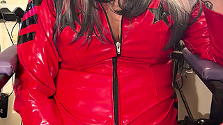 MISTRESS SHIRLEY HAVING A BREAK BETWEEEN SLAVES