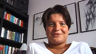 Short hair brunette blows big cock at the casting
