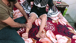 Indian Desi Aunty Checkee her Servant How he Fuck her And Servant Put his Dick in her Asshole Best Anal Sex Clear Hindi Audio