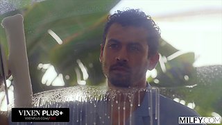 MILFY Curvaceous Cougar rails Boys chisel poolside