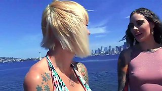 Tattooed mummy and blonde enjoy a super-steamy 3some
