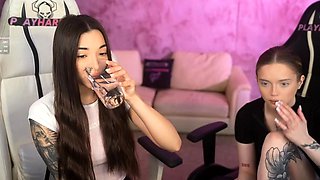 Pussy fingering brunette webcam babe