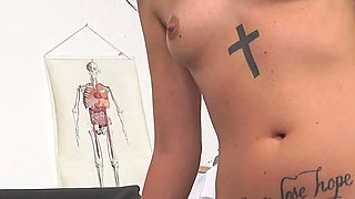 Hot babe Ali Bordeaux made to cum with fucking machine