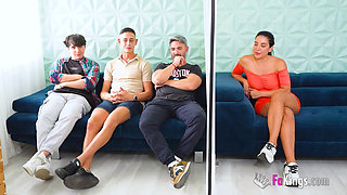 Colombian MILF Goes on Her Blind Dates. Daniela Melo Tries Cocks at Fakings